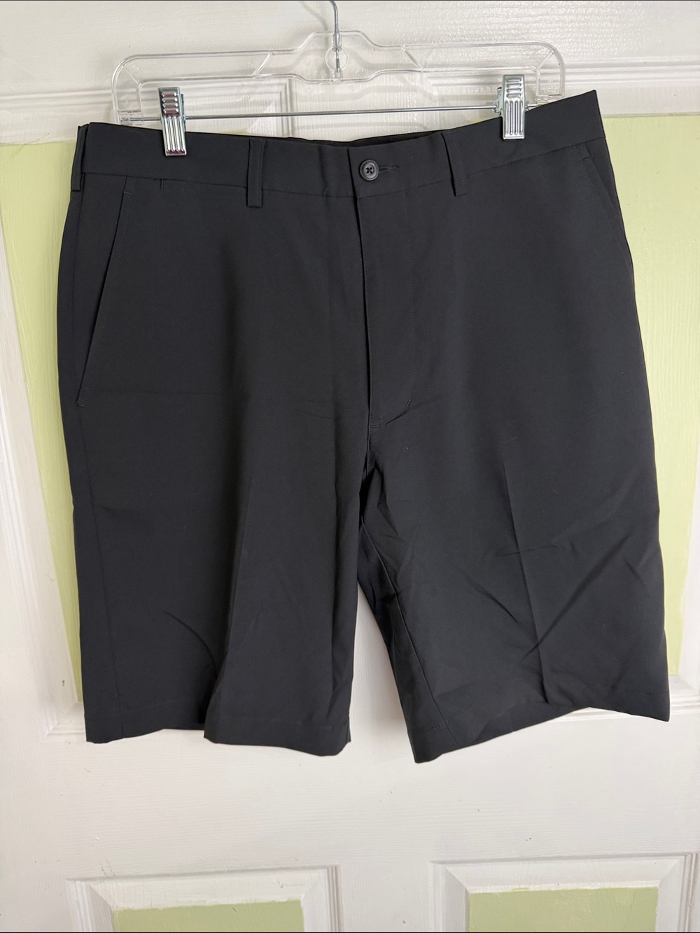 (2131) Men's Black Performance Shorts, Size: 32